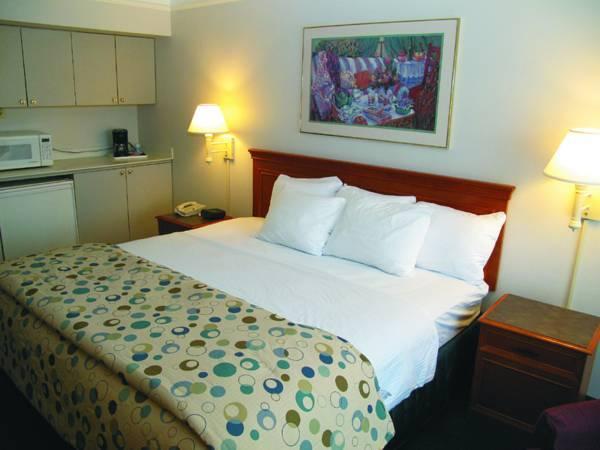 La Quinta & By Wyndham Tricities Airport Hotel