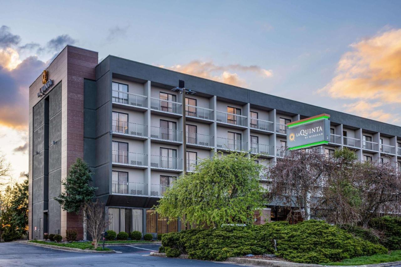 Hotel La Quinta & By Wyndham Tricities Airport