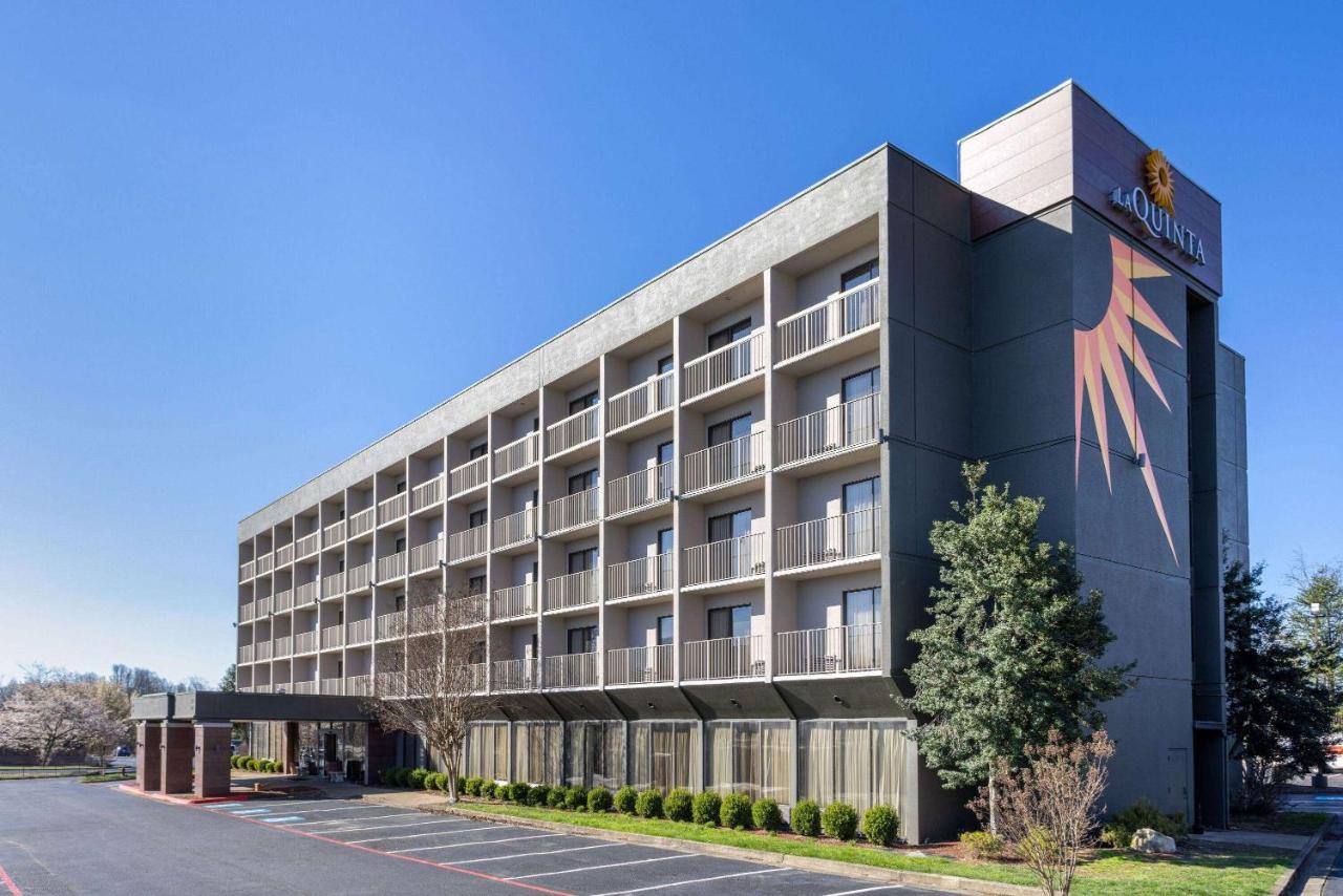 La Quinta & By Wyndham Tricities Airport Hotel