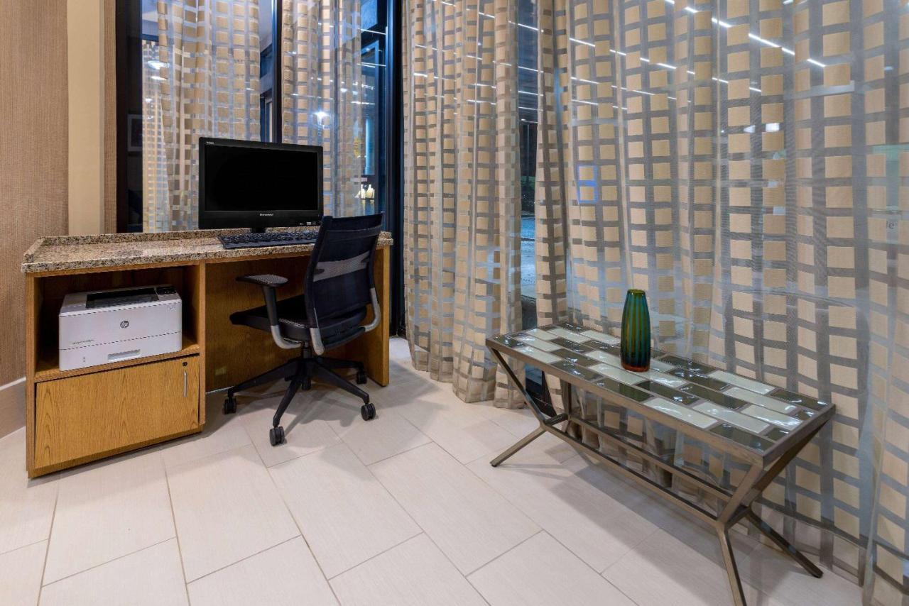 Hotel La Quinta & By Wyndham Tricities Airport Kingsport