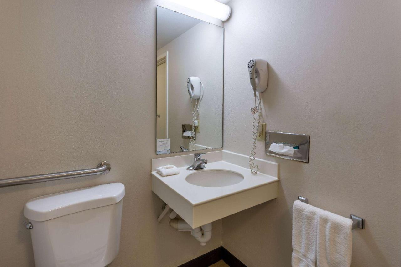 La Quinta & By Wyndham Tricities Airport Hotel 3*