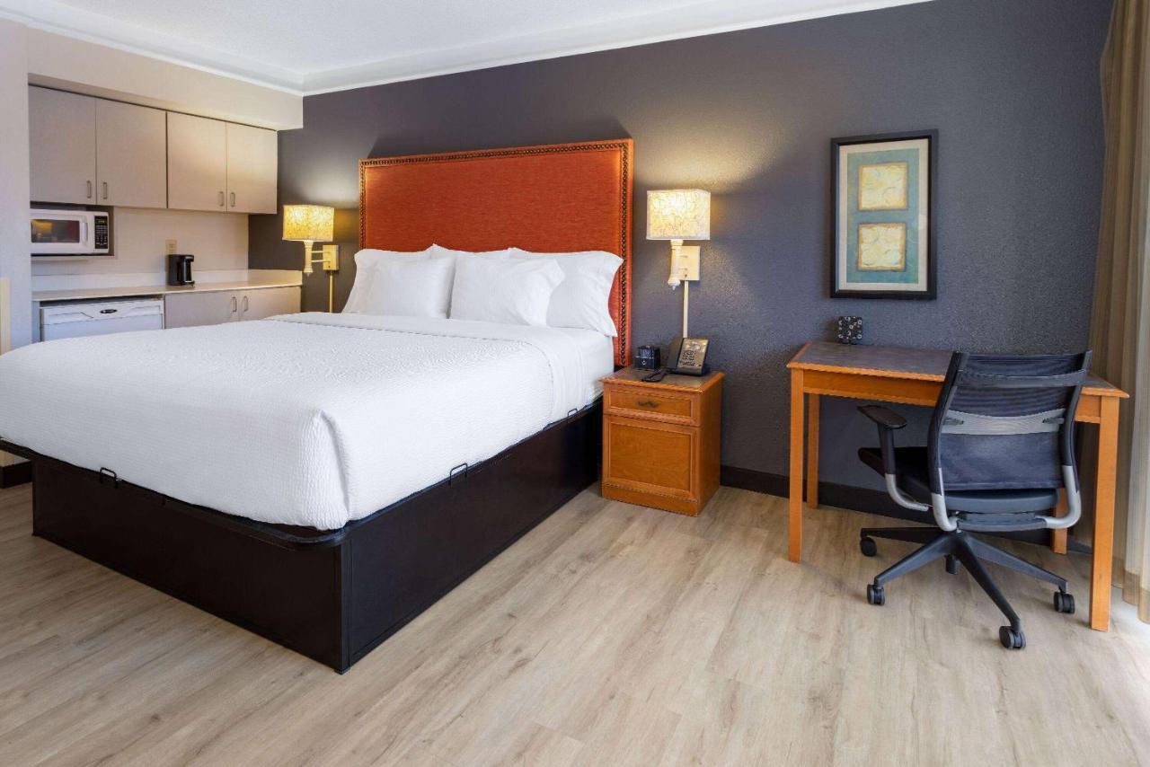 La Quinta & By Wyndham Tricities Airport