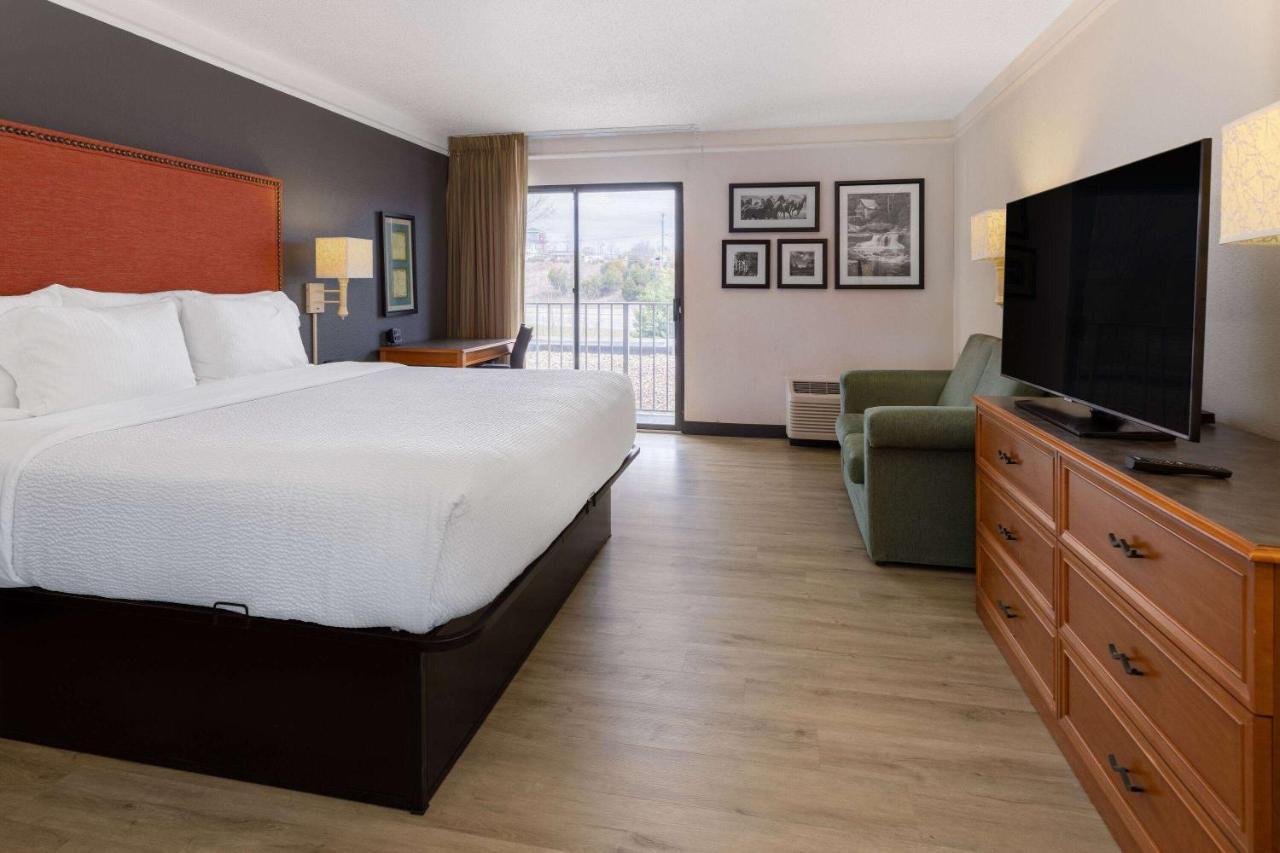 La Quinta & By Wyndham Tricities Airport 3*