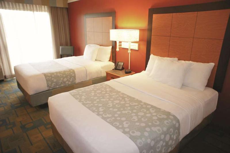 Hotel La Quinta & By Wyndham Tricities Airport Kingsport
