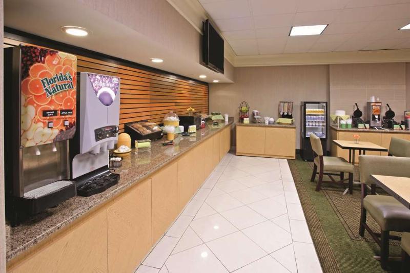 La Quinta & By Wyndham Tricities Airport
